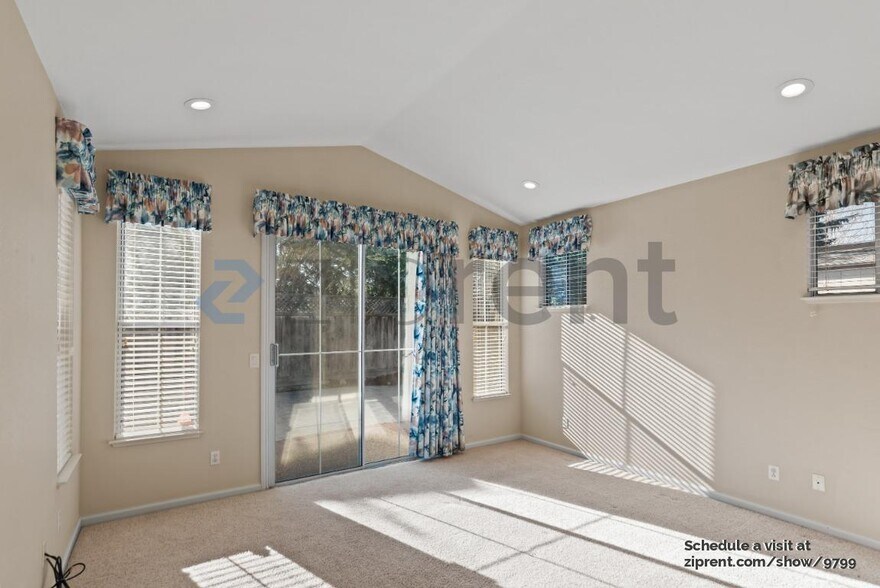 Building Photo - 1468 Bergerac Dr