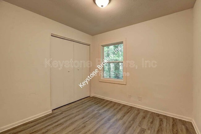 Building Photo - 1208 4th Ave W