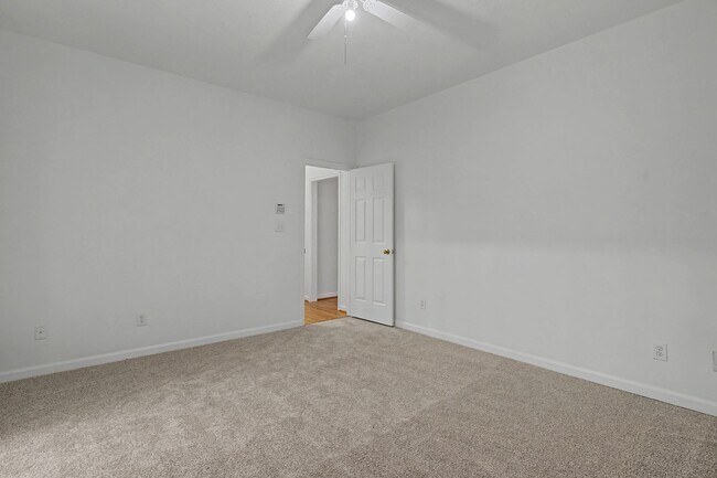 Building Photo - Carolina Lakes!