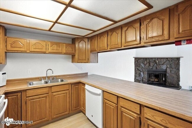 Building Photo - 305 Donna Dr