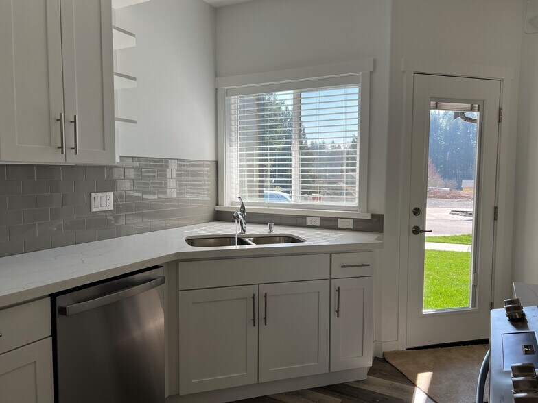 Building Photo - 3002 Roald Ave SE