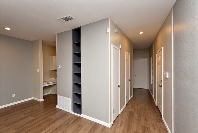 Building Photo - 2023 Gentryside Dr