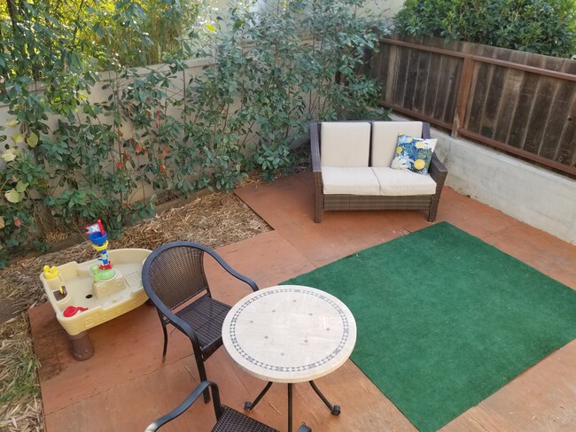 Building Photo - 2913 Carmel St