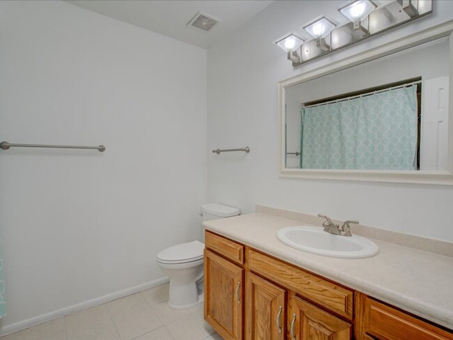 Building Photo - 5526 N Arroyo Grande Dr