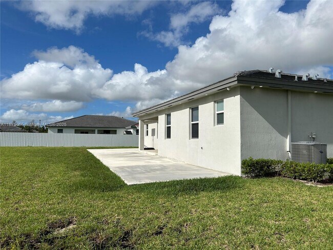 Building Photo - 29071 Ave