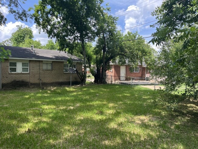 Building Photo - 5978 Denova St