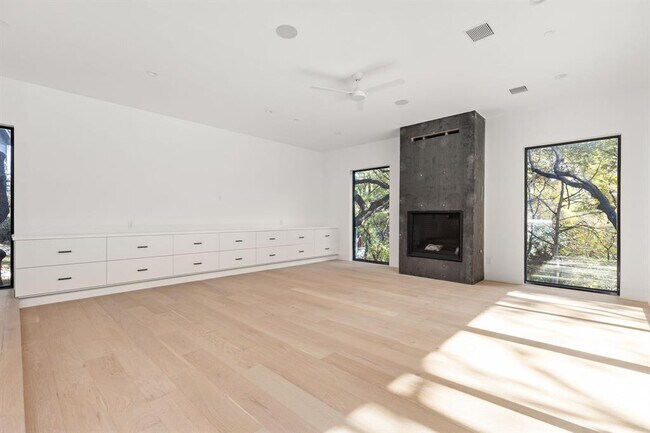 Building Photo - 1603 Chelsea Ln