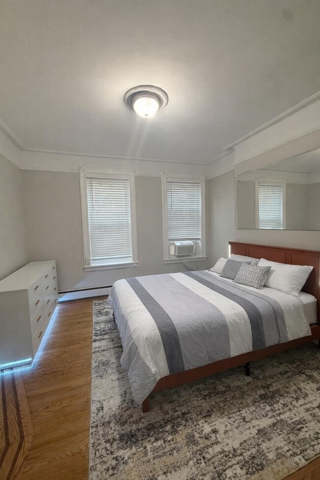 Building Photo - 391 Woodlawn Ave