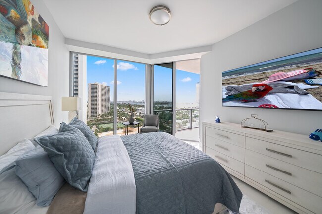 Building Photo - 3100 N Ocean Dr