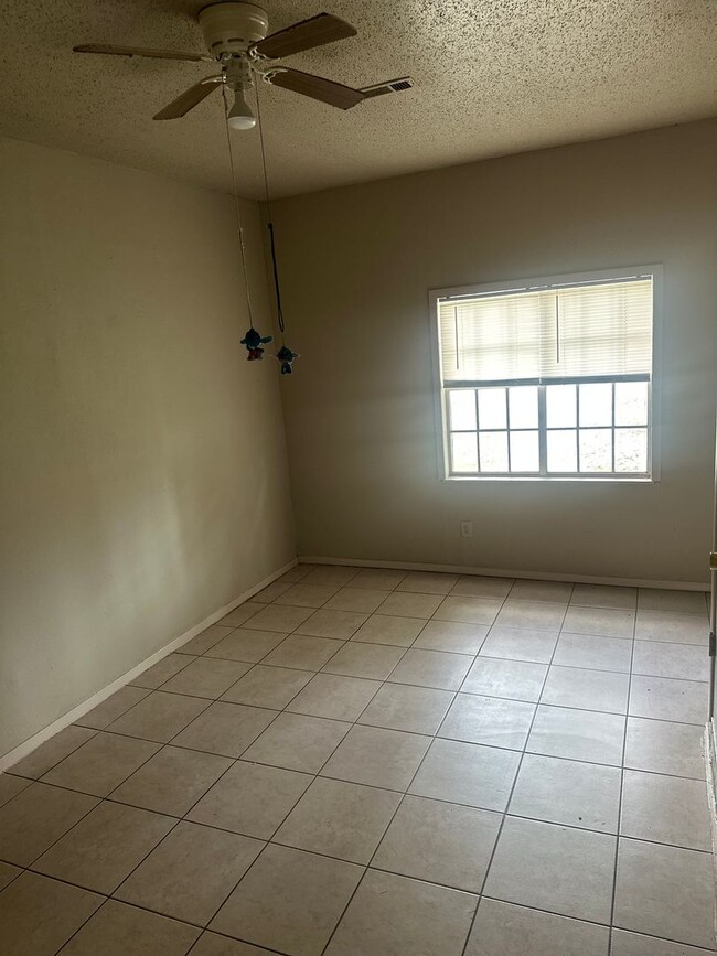 Building Photo - 3-Bed, 2-Bath Springdale Home with Split F...