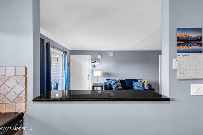 Building Photo - 1641 Elm Ave