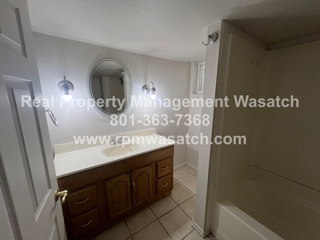 Building Photo - 1105 S 700 E