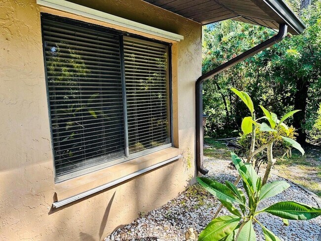 Building Photo - 1025 SE 24th Ave