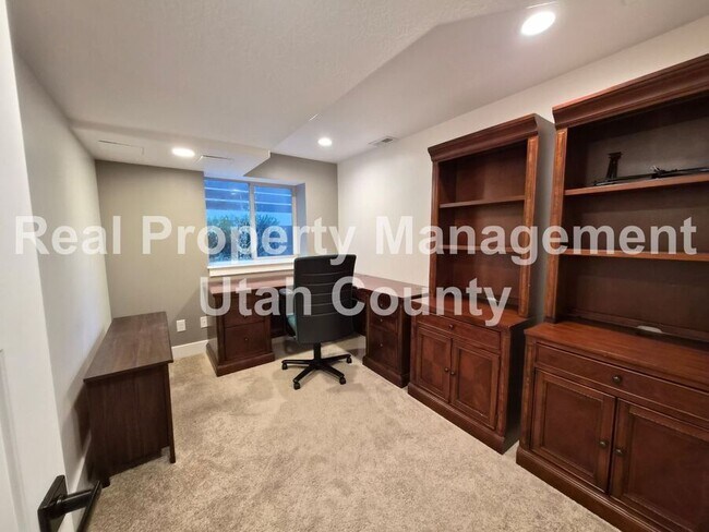 Building Photo - 591 N 100 E