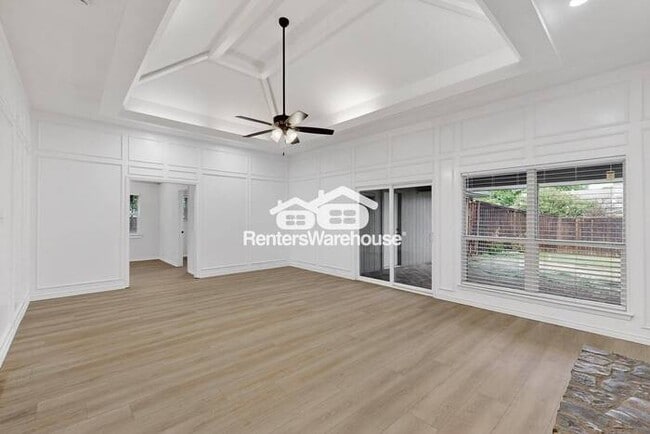 Building Photo - MOVE IN READY COMPLETELY UPDATED - 3BED/2B...