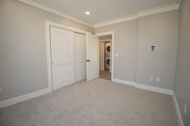 Building Photo - Luxury Living in the Heart of Downtown Col...