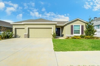 Building Photo - 5815 SW 82nd Ln.