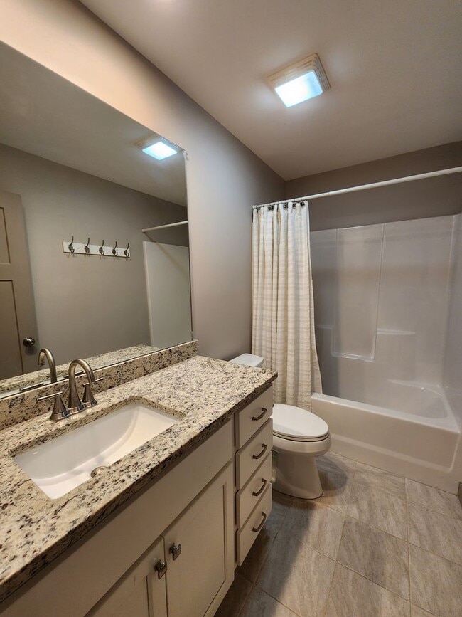 Building Photo - Asheville Rental!