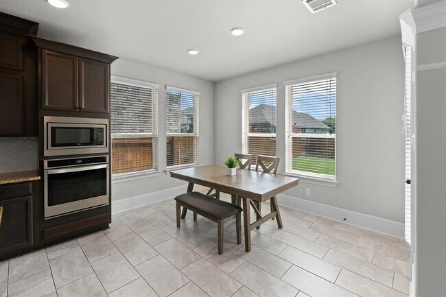 Building Photo - 508 Hidden Creek Way