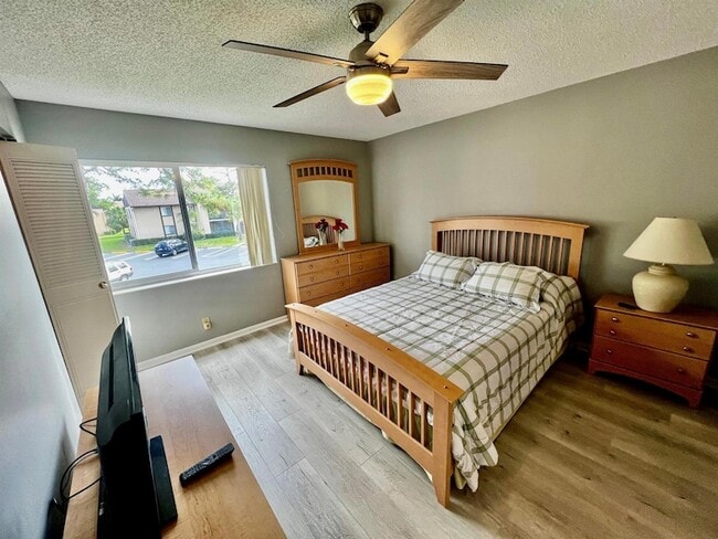 Building Photo - 408 Pine Glen Ln