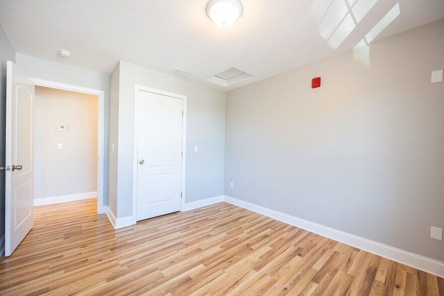 Building Photo - 13 Gray Coach Ln