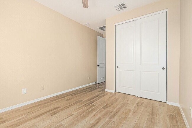 Building Photo - 19874 W Devonshire Ave