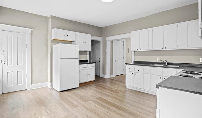 Building Photo - Modern 3 Bed 1 Bath - Section 8 Friendly