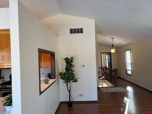 Building Photo - 1796 Vermont Dr