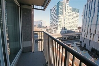 Building Photo - 8 Museum Way