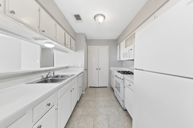 Building Photo - 10635 Autumn Meadow Ln