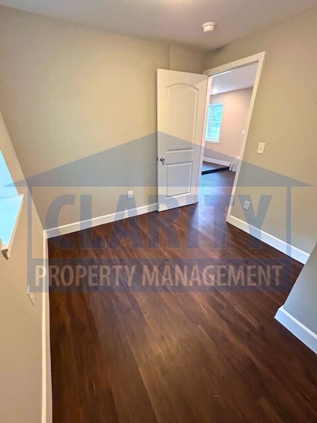 Building Photo - 860 Berry St NE