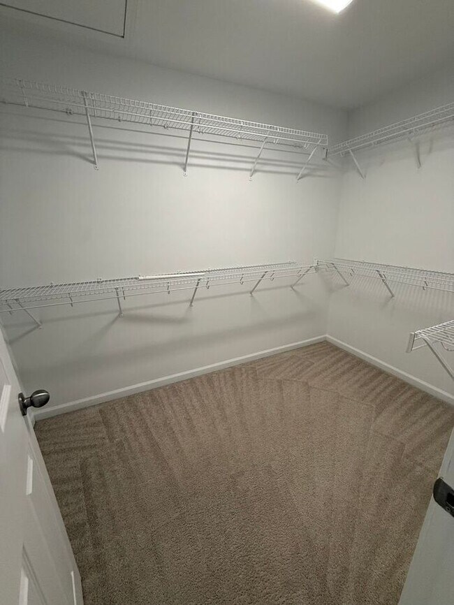 Building Photo - Prime Raleigh Location Near Crabtree & Downtown – Stunning 3BR Townhome