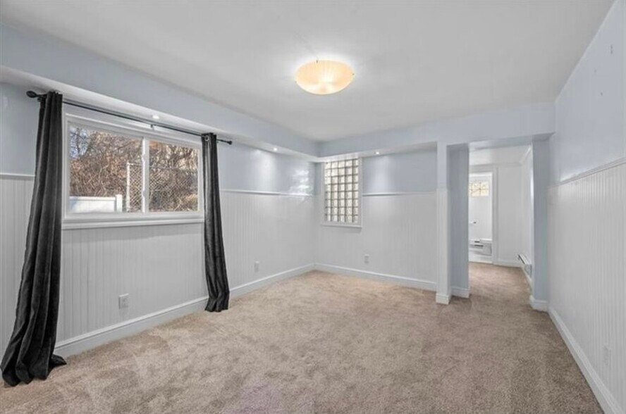 Building Photo - 2512 Burham St