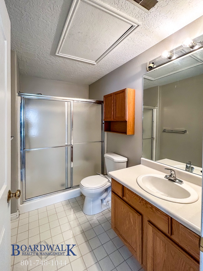 Building Photo - Stylish Draper Townhome with Private Patio