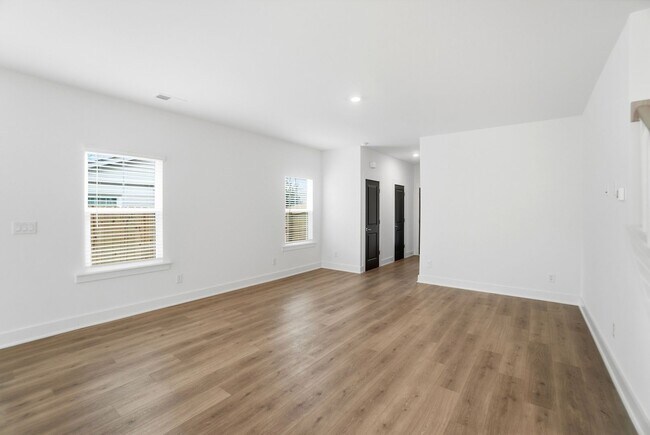 Building Photo - New Construction Townhome Minutes from Uptown