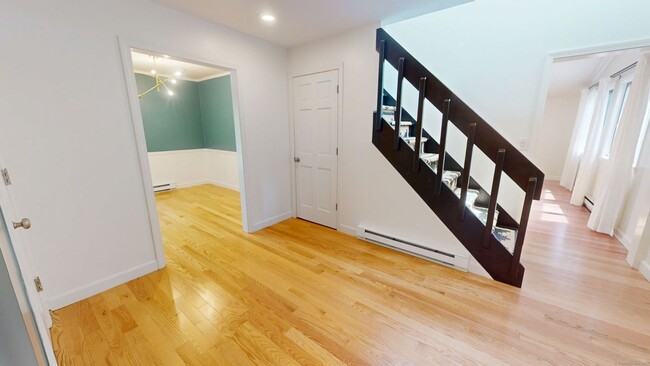 Building Photo - 10 Herster Dr