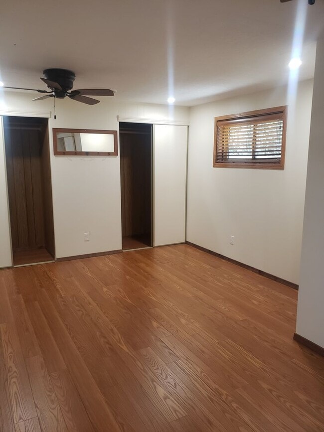 Building Photo - Adorable 2 bed / 1.5 bath with 1 car garage