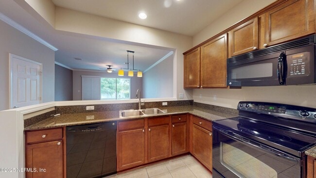 Building Photo - 6937 Woody Vine Dr