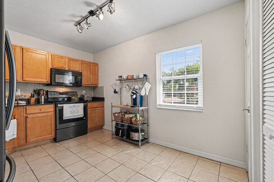 Building Photo - 10346 Carrollwood Ln