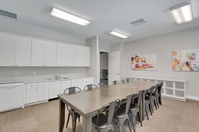 Building Photo - 15723 Parkhouse Dr