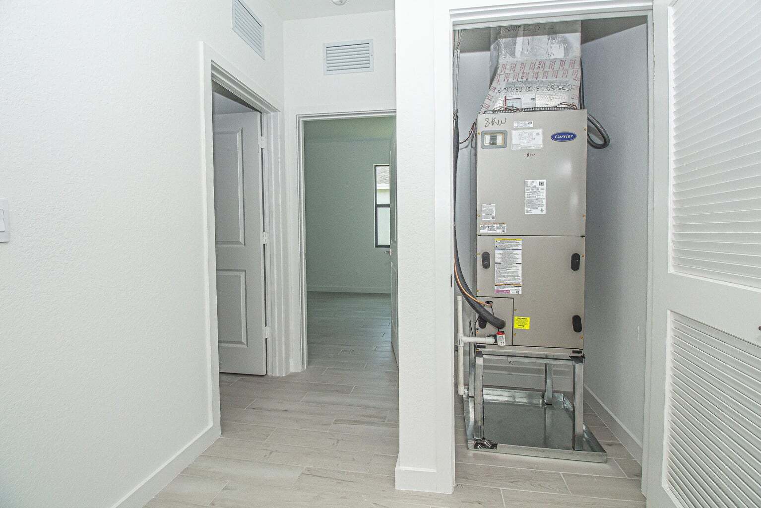 Building Photo - 5929 SE Skyblue Cir