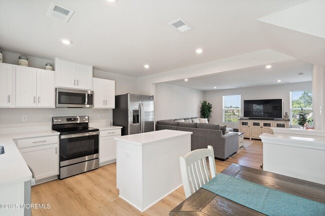 Building Photo - 305 Cyprus Ct