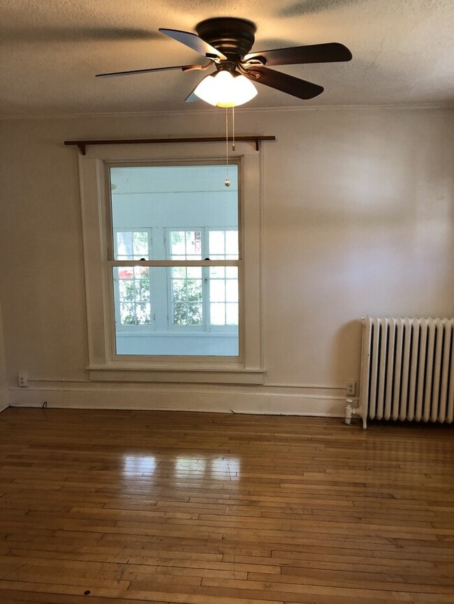 Building Photo - 3BR, 2BA HOME IN UPTOWN AVAILABLE 10/4!