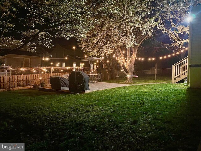 Building Photo - 2916 Meadow Ln