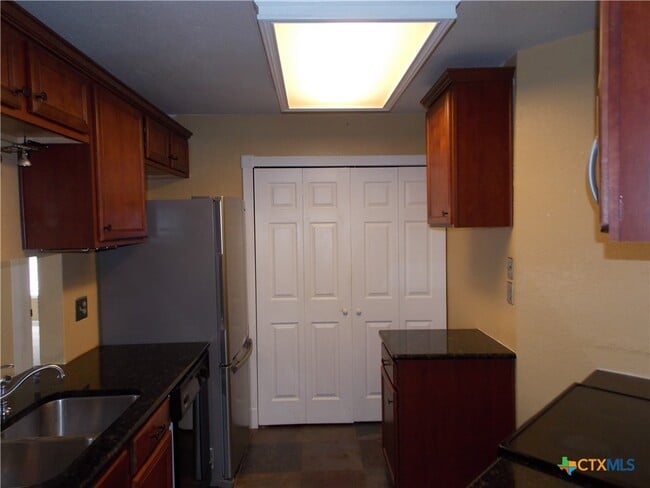 Building Photo - 1414 Leander