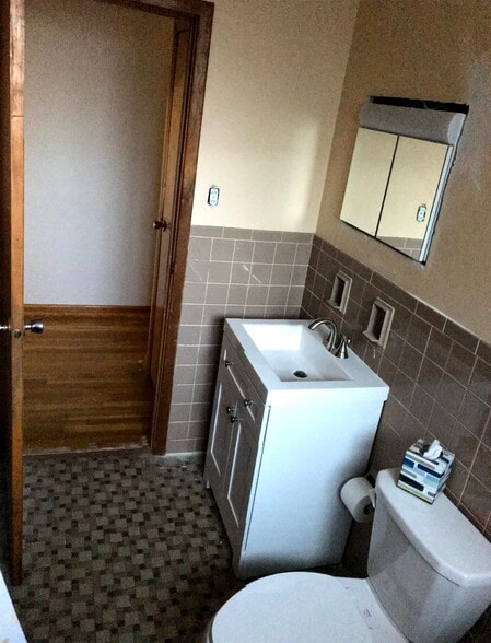 New vanity & commode - 1262 Onondago St