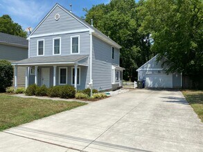 Building Photo - Great House in Oakdale Farms