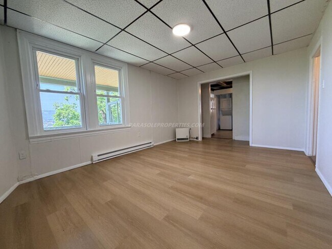 Building Photo - 919 Clay Ave
