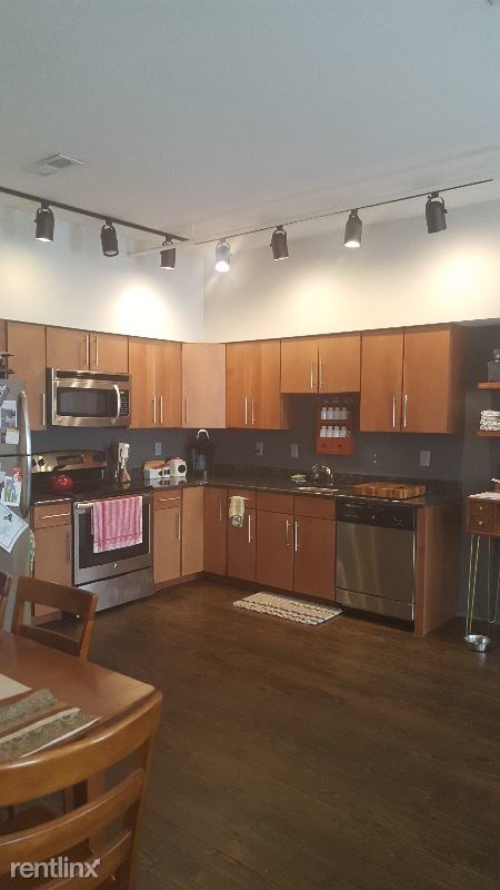 Building Photo - 216 S 16th St