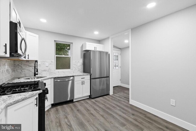 Building Photo - 449 Delmar St